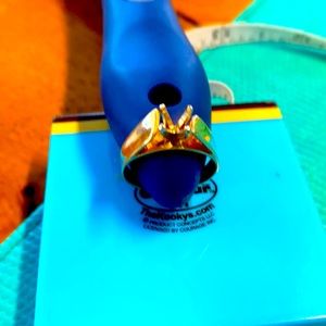 Beautiful 14 K ring waiting for a diamond, pear or stone to be added